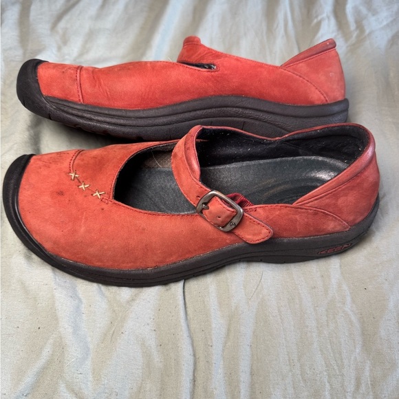 Keen Women's Red Suede Mary Jane Adjustable Strap Casual Comfort Shoes Sz 9.5 - Picture 4 of 6